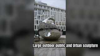 Grande sculpture extérieure en acier inoxydable et art urbain
