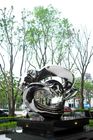 Sculpture contemporaine extérieure en métal de finition de miroir pour la décoration carrée