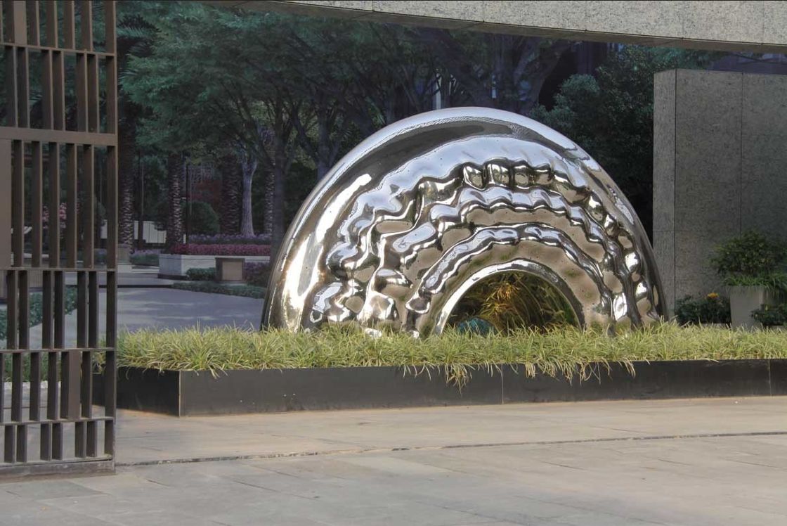 La grande sculpture extérieure en acier inoxydable, miroir a poli la statue extérieure d'Art moderne