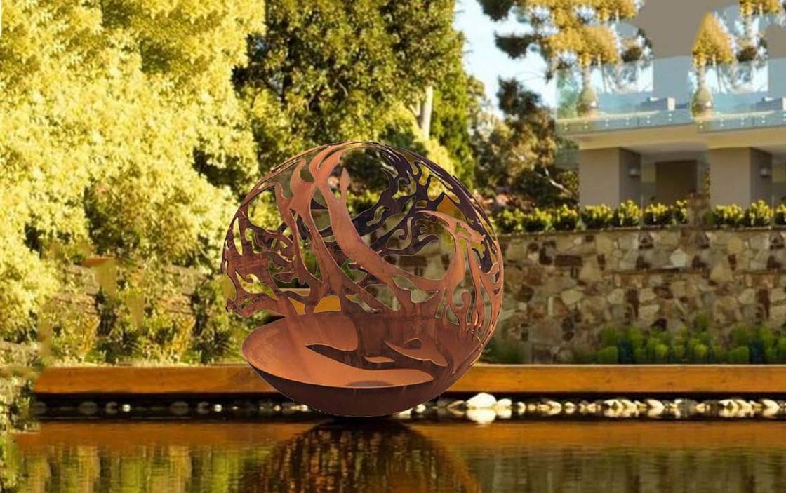 Sculpture en acier en sphère de Corten de conception contemporaine pour la décoration de jardin