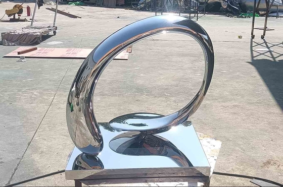 Sculptures abstraites célèbres en style moderne en métal pour la décoration d'intérieur