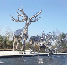 L'animal contemporain en métal sculpte des statues de cerfs communs de jardin pour la décoration publique