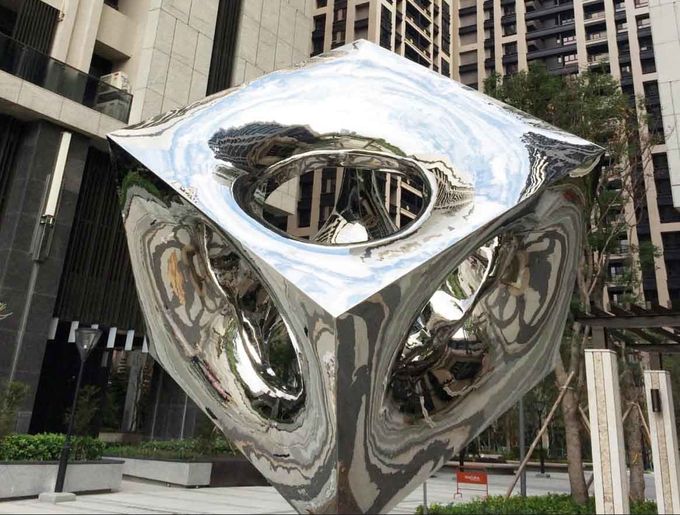 Décoration fortement polie contemporaine de plaza de cube en lumière de sculpture en acier inoxydable 0